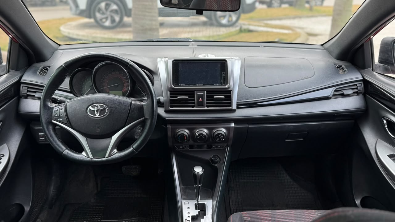 TOYOTA - YARIS   - AUTOMÁTICA - 2017